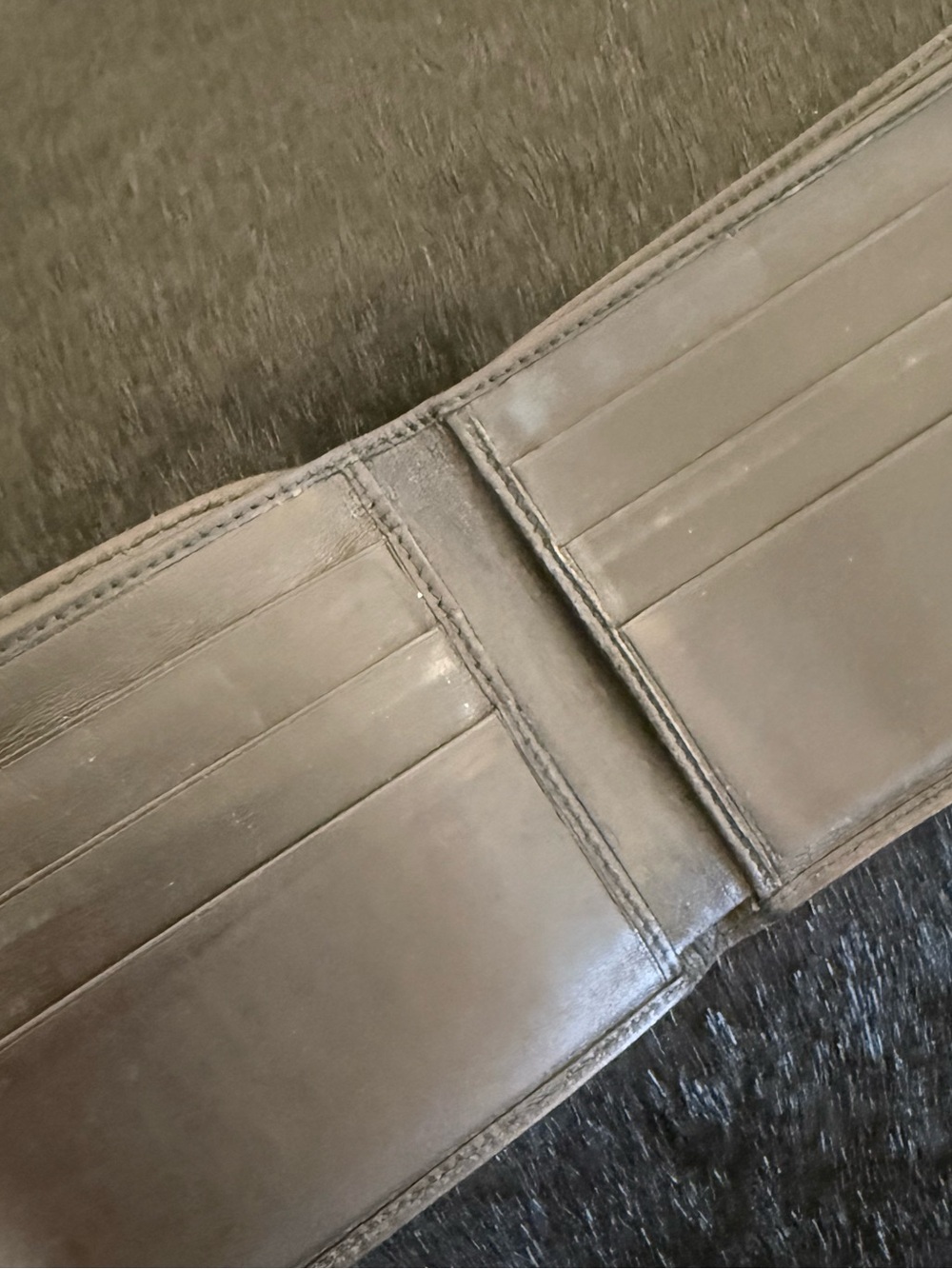 Authentic Gucci Men's Black Bi-Fold Wallet - Classic Canvas - Picture 4 of 8